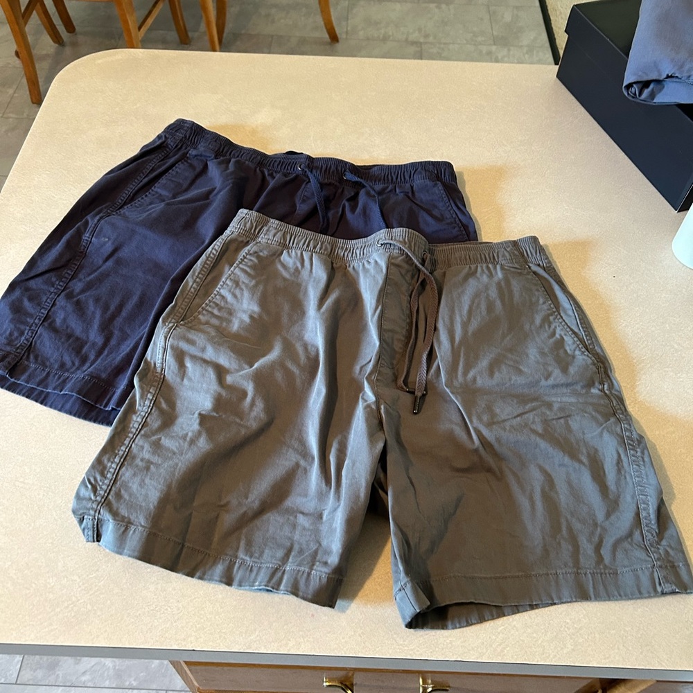 GAP Shorts 2 pairs Navy and Grey size L